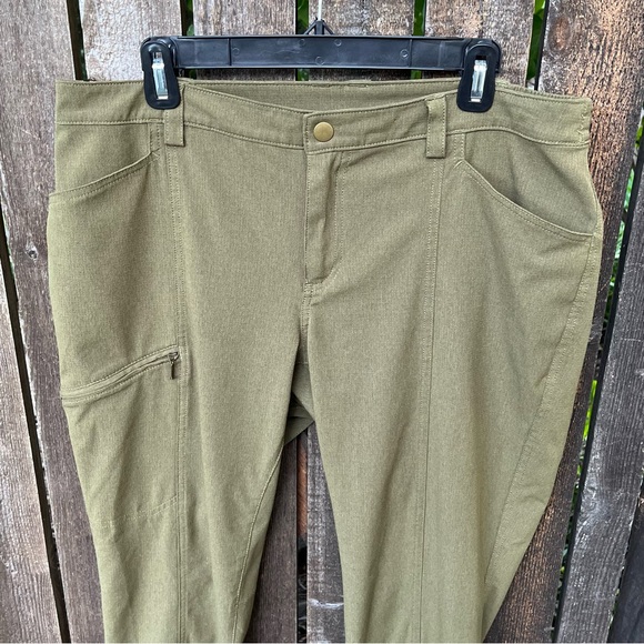 Duluth Trading Co Wm’s Breeze Shooter Slim Leg pant In Olive Green Sz 14 x 33 - Picture 3 of 16